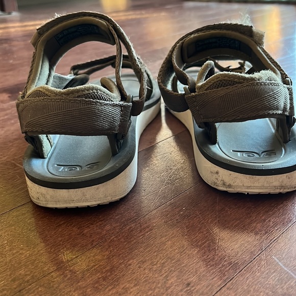 TEVA Military Green Classic Universal Barefoot Sandal 40/Women9us/7uk - Picture 16 of 16